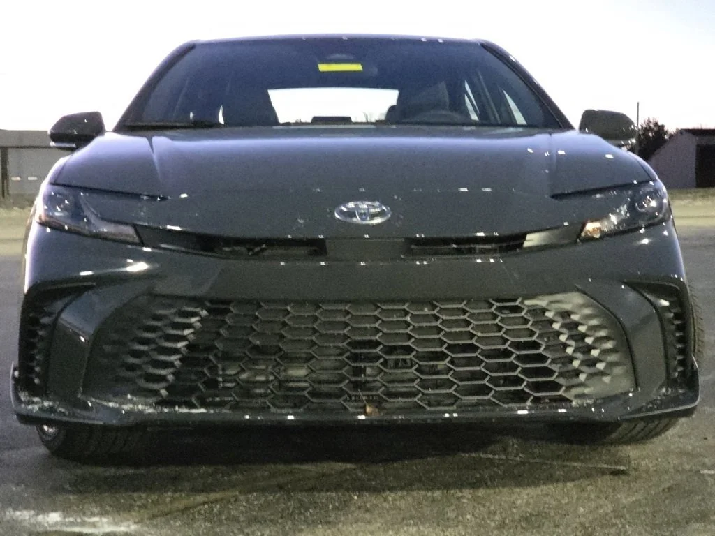 2026 Toyota Camry SE - Photo 3