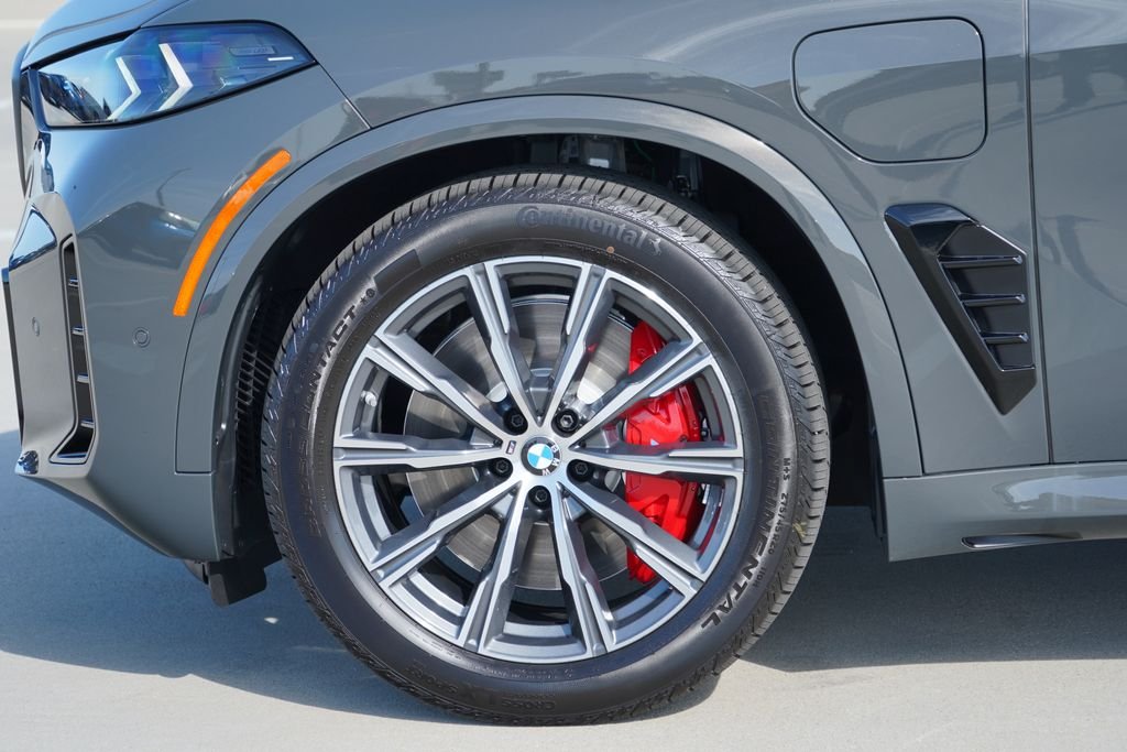New 2026 Dravit Grey Metallic BMW xDrive50e image 5