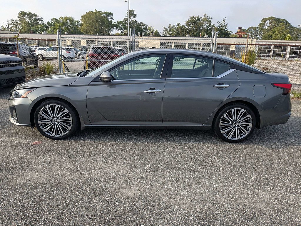 Used 2025  Nissan 2.5 SL image 7