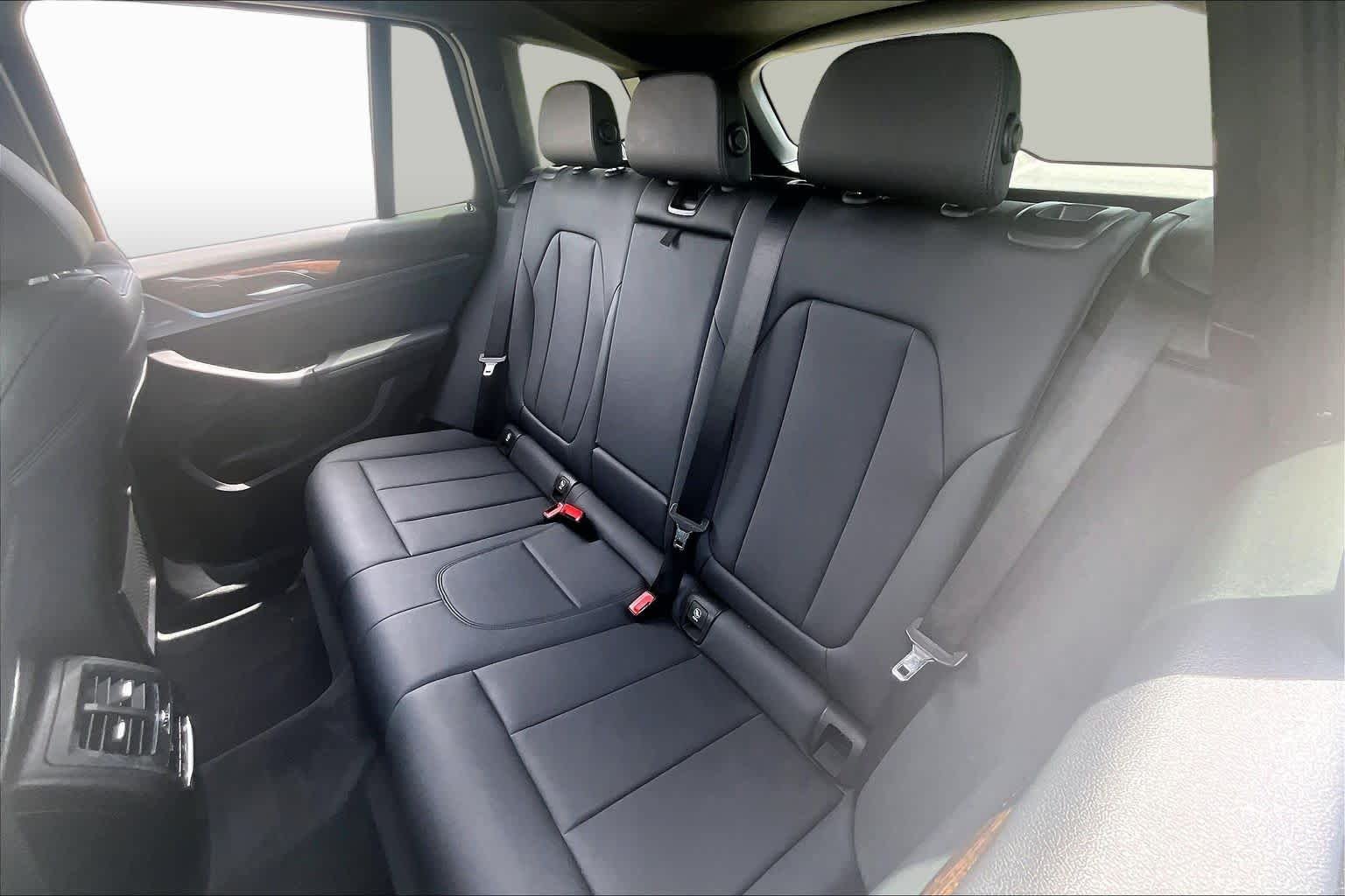 Used 2019 Alpine White BMW sDrive30i image 19