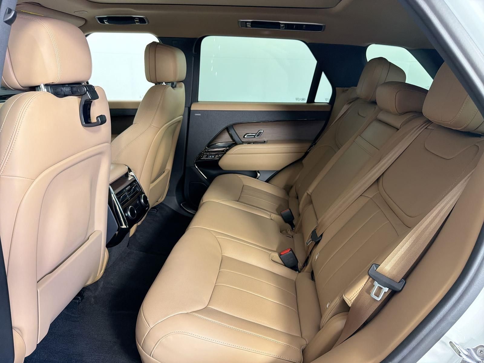 Used 2024 Fuji White Land Rover SE image 27