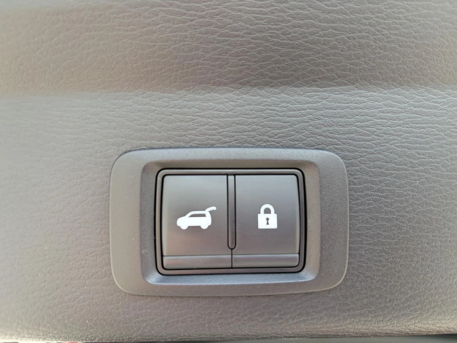 2025 Mitsubishi Outlander SE - Photo 32