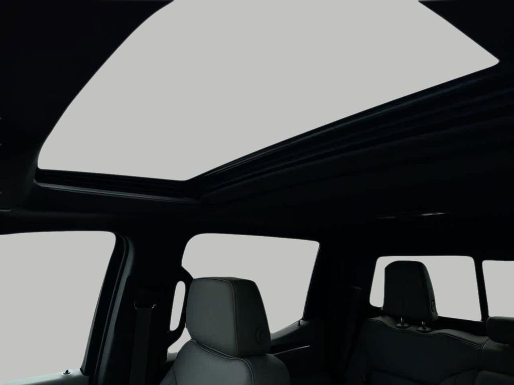 New 2026 Summit White Chevrolet RST image 18