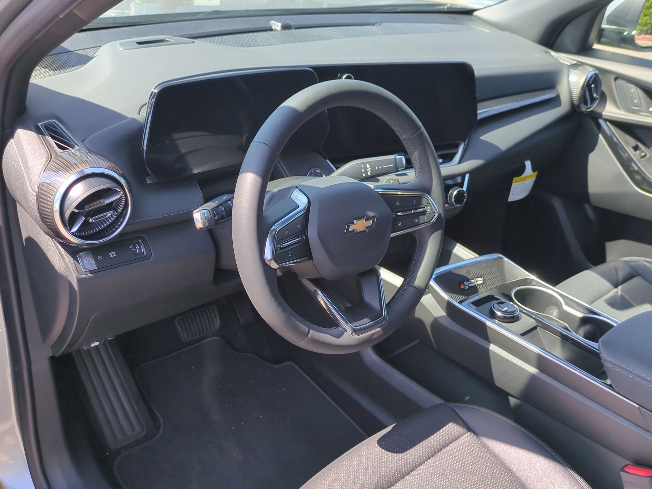 2026 Chevrolet Equinox LT - Photo 10