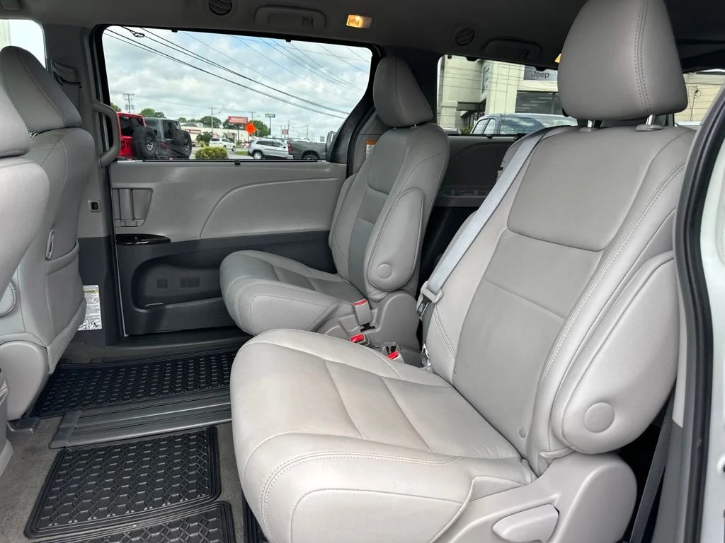 Used 2017 White Toyota XLE image 19