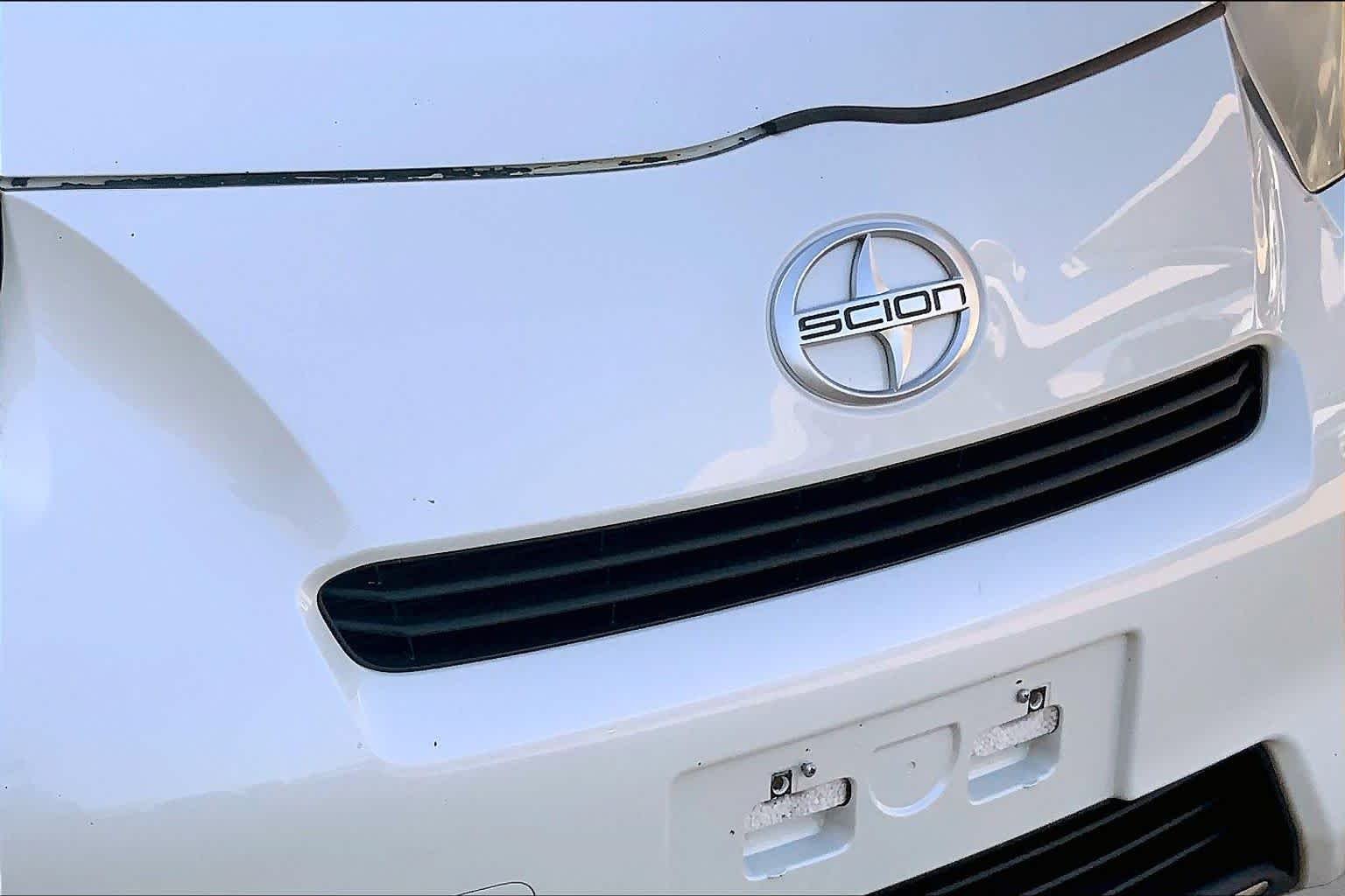 Used 2012 Blizzard Pearl Scion  image 25