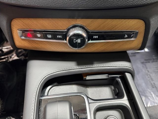 Certified Used 2023 Platinum Gray Metallic Volvo B6 Plus 7-Seater image 42