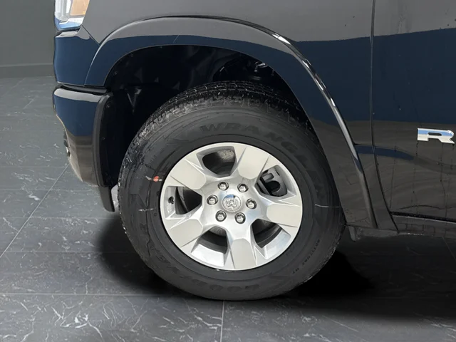 New 2026 Diamond Black Crystal Pearl-Coat Exterior Paint RAM Big Horn/Lone Star image 37