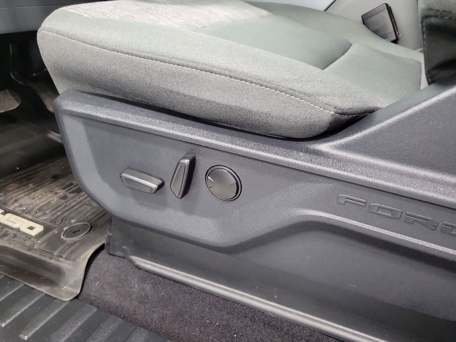 Used 2023 Black Ford XLT image 10