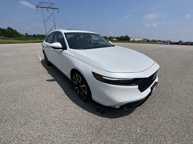 Used 2024 Platinum White Honda Touring image 12