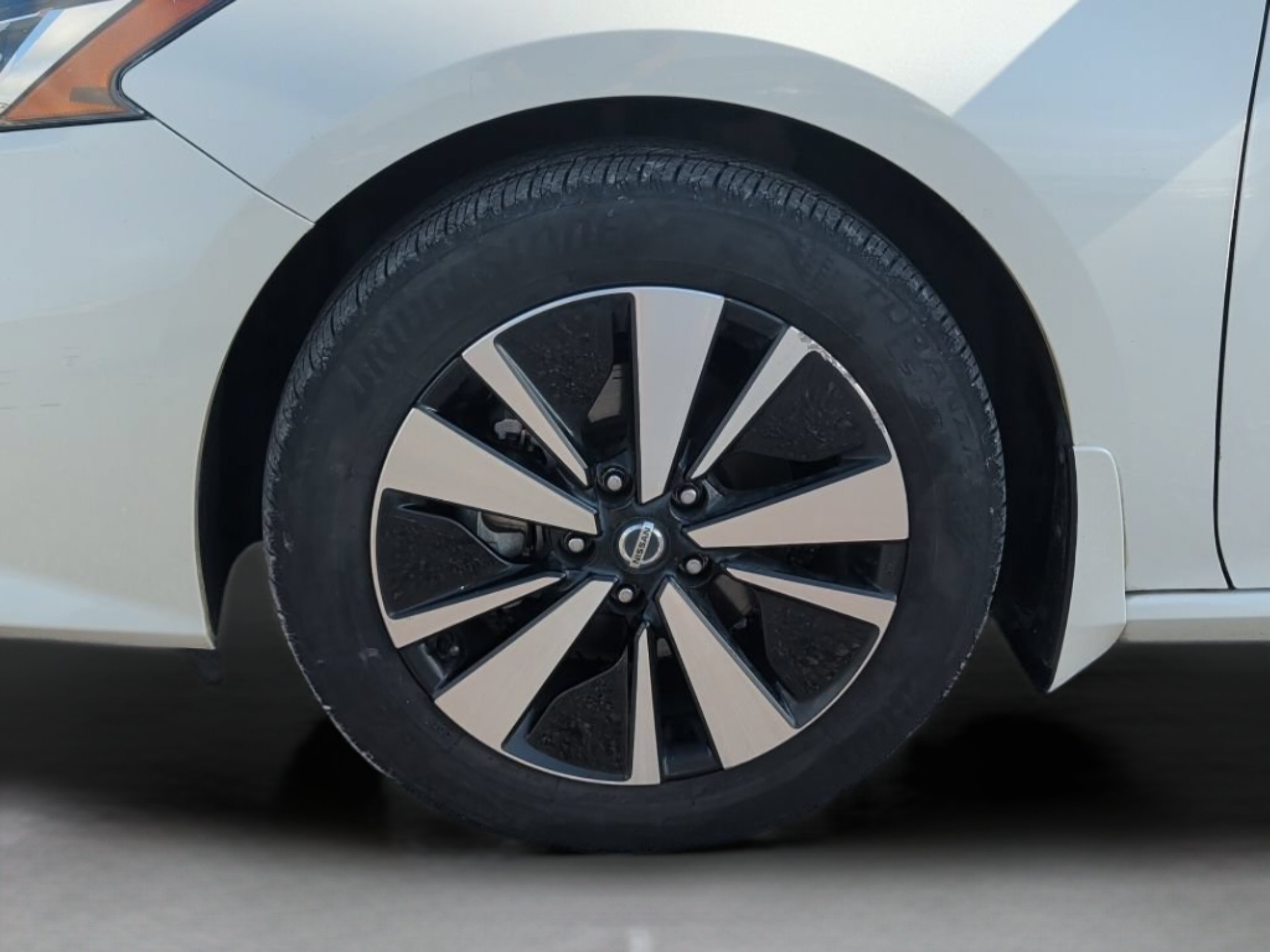 Used 2022 Pearl White Tricoat Nissan 2.5 SV image 12