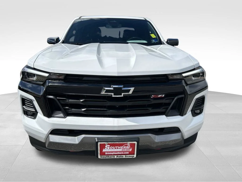 Used 2024 White Chevrolet Z71 image 9