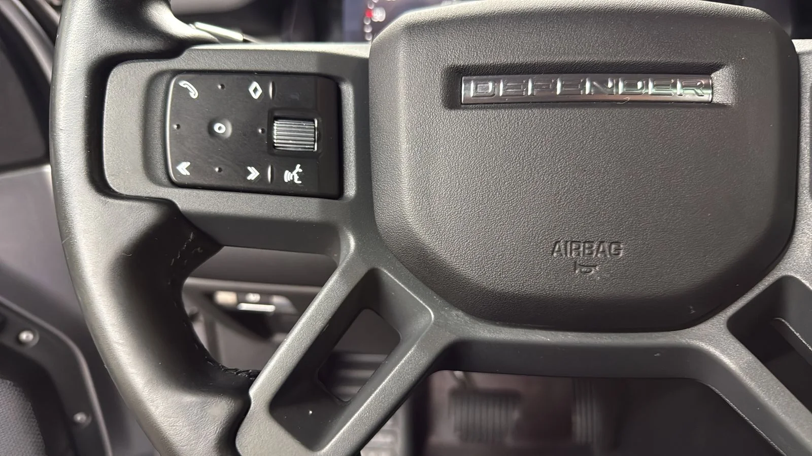 Used 2021  Land Rover X-Dynamic SE image 16