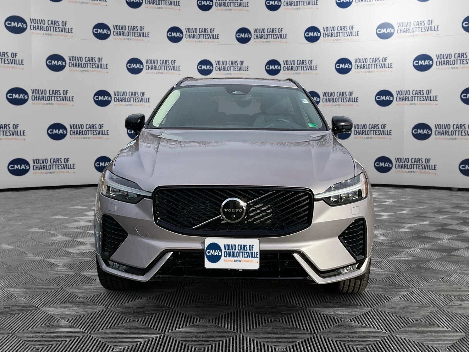 2026 Volvo XC60 Plus - Photo 8