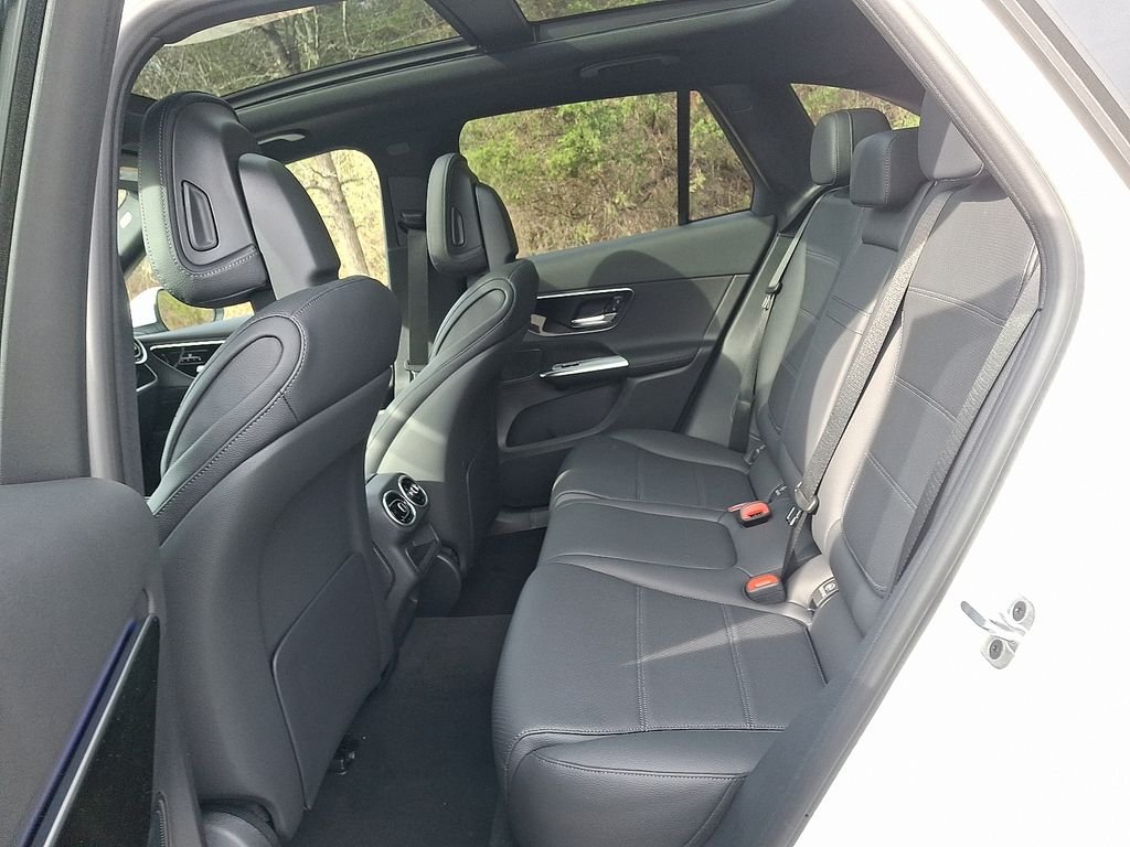 New 2026 Polar White Mercedes-Benz GLC 300 image 7