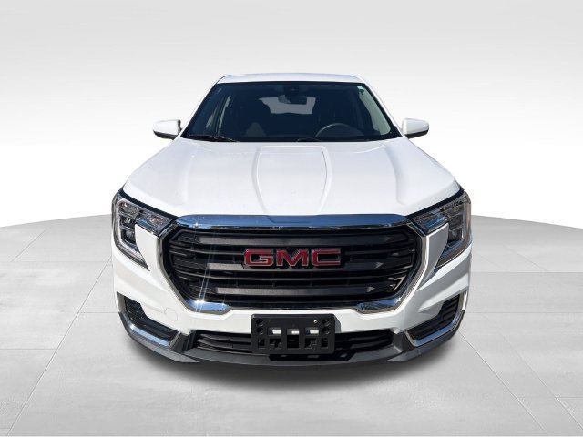 Used 2024 White GMC SLE image 8