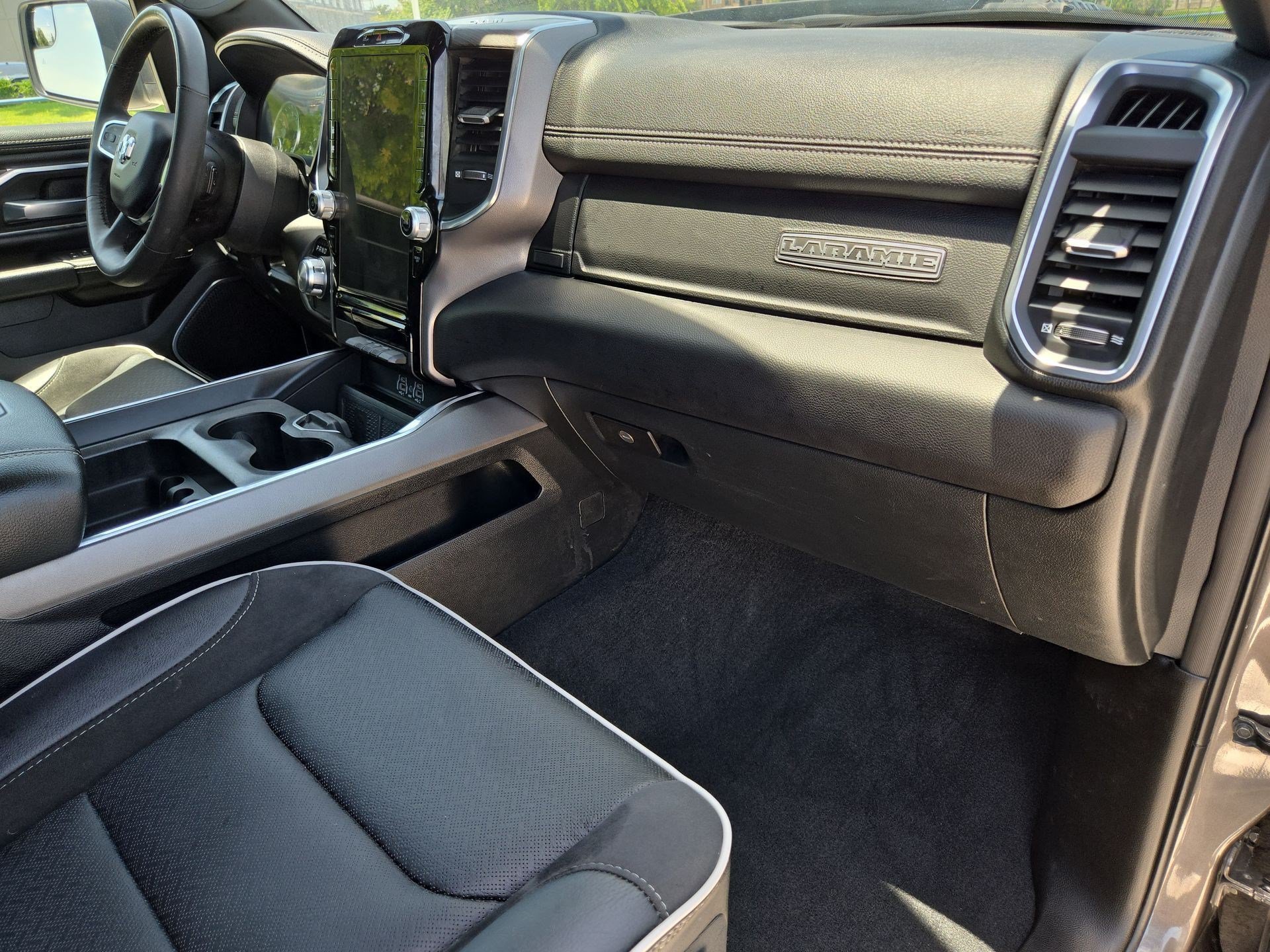 Used 2025 Granite Crystal Metallic Clearcoat Ram Laramie image 30