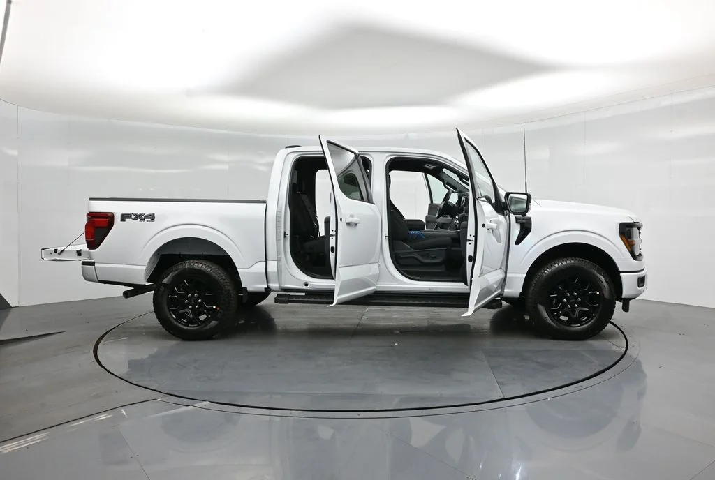 New 2026 Oxford White Ford XLT image 4