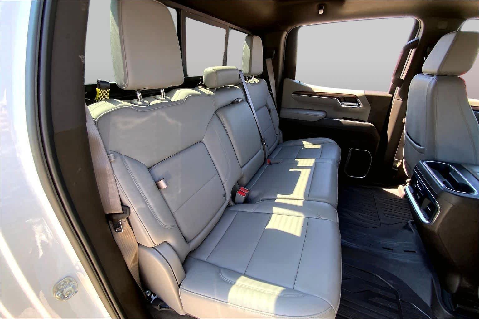 Used 2025 Summit White GMC SLT image 19