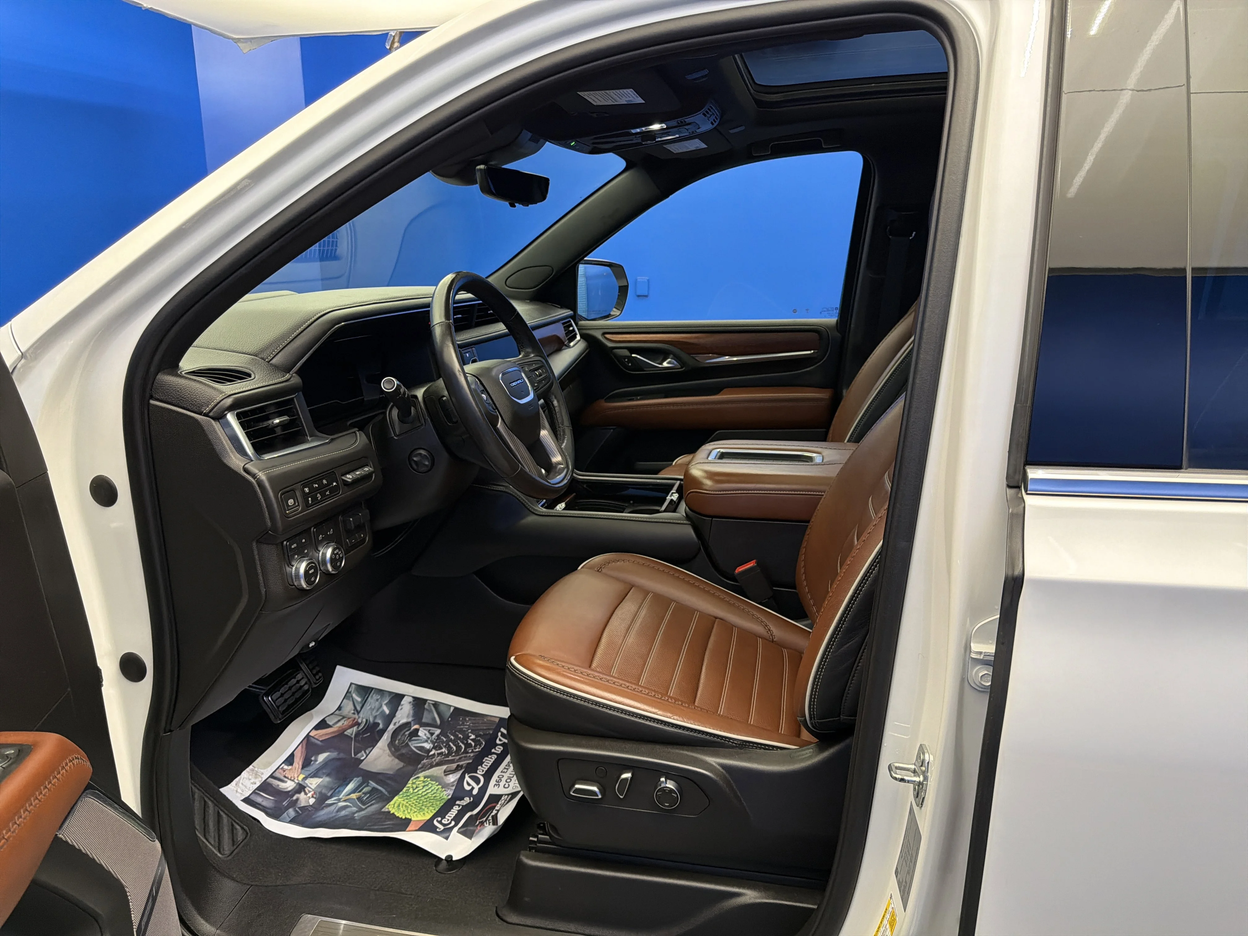 Used 2023 White Frost Tricoat GMC Denali Ultimate image 13