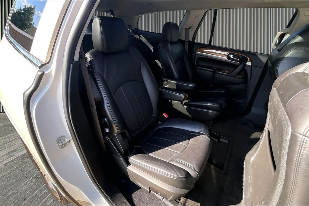 Used 2011 White Buick CXL image 28