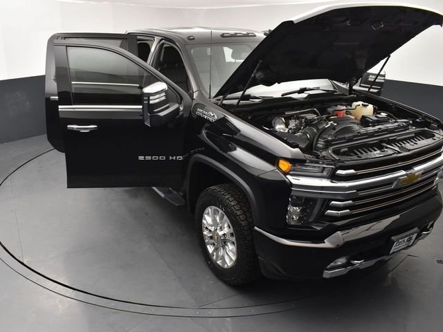 Used 2022 Black Chevrolet High Country image 26