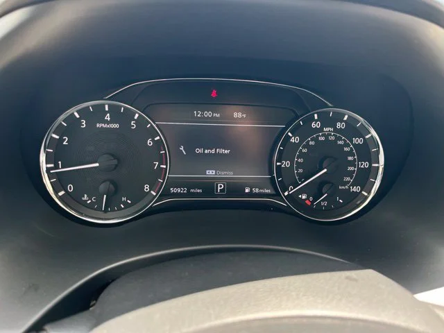 Used 2022 White INFINITI LUXE image 11