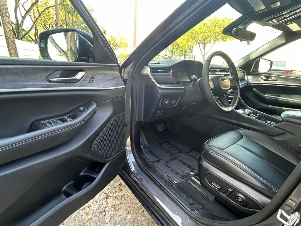 Used 2024 Gray Jeep Limited image 15