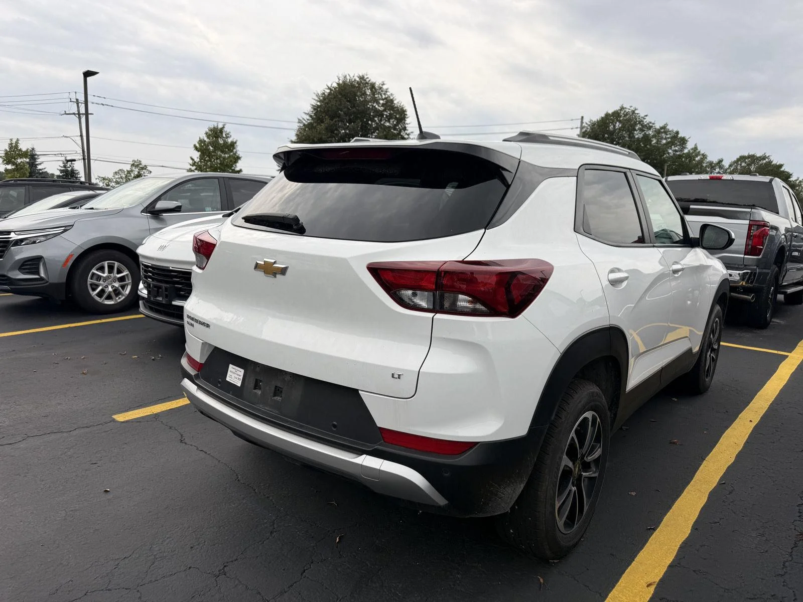 Used 2024 Summit White Chevrolet LT image 5