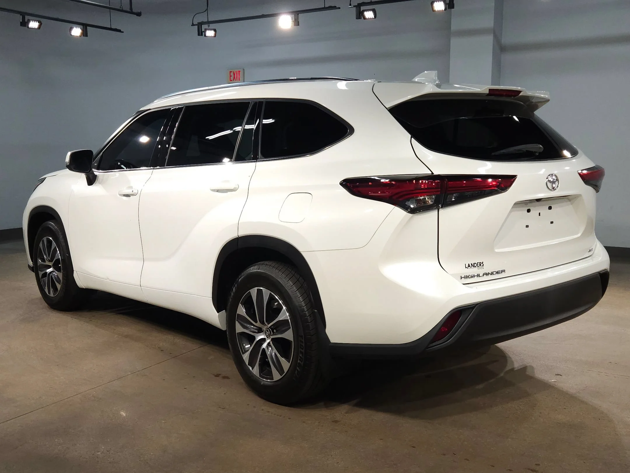 Used 2021 Blizzard Pearl Toyota XLE image 5