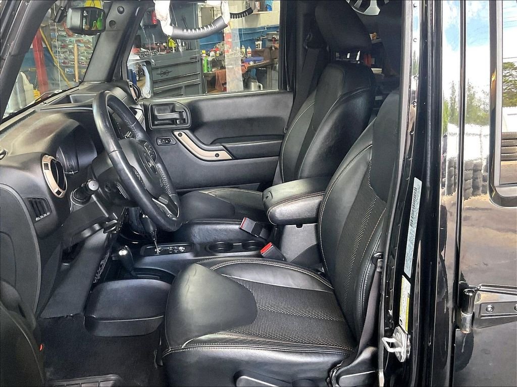 Used 2017 Black Jeep Unlimited Sahara image 10