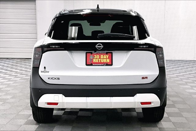 New 2026 Aspen White Tricoat/Super Black Nissan SR image 5