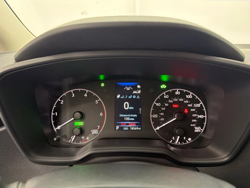 Used 2023 White Toyota LE image 17