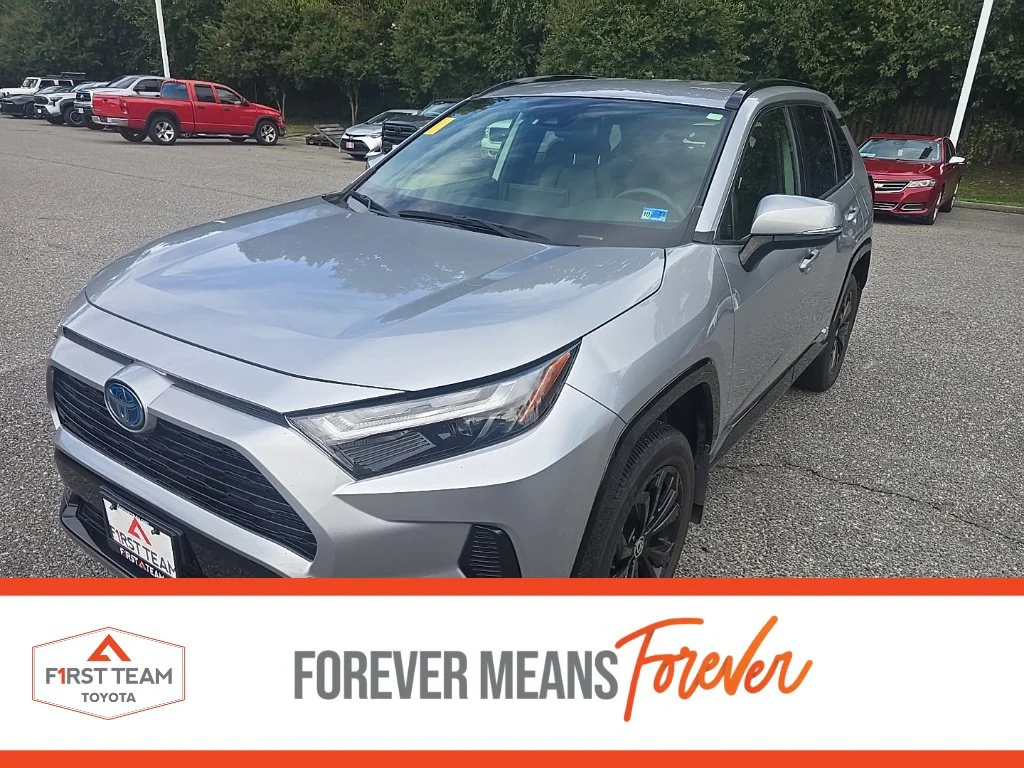 Used 2022 Silver Toyota SE image 1