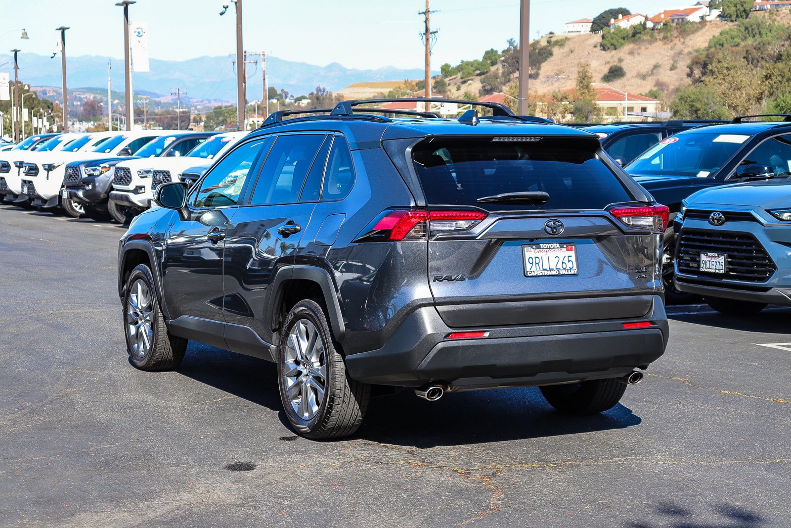 Certified Used 2025  Toyota XLE Premium image 7