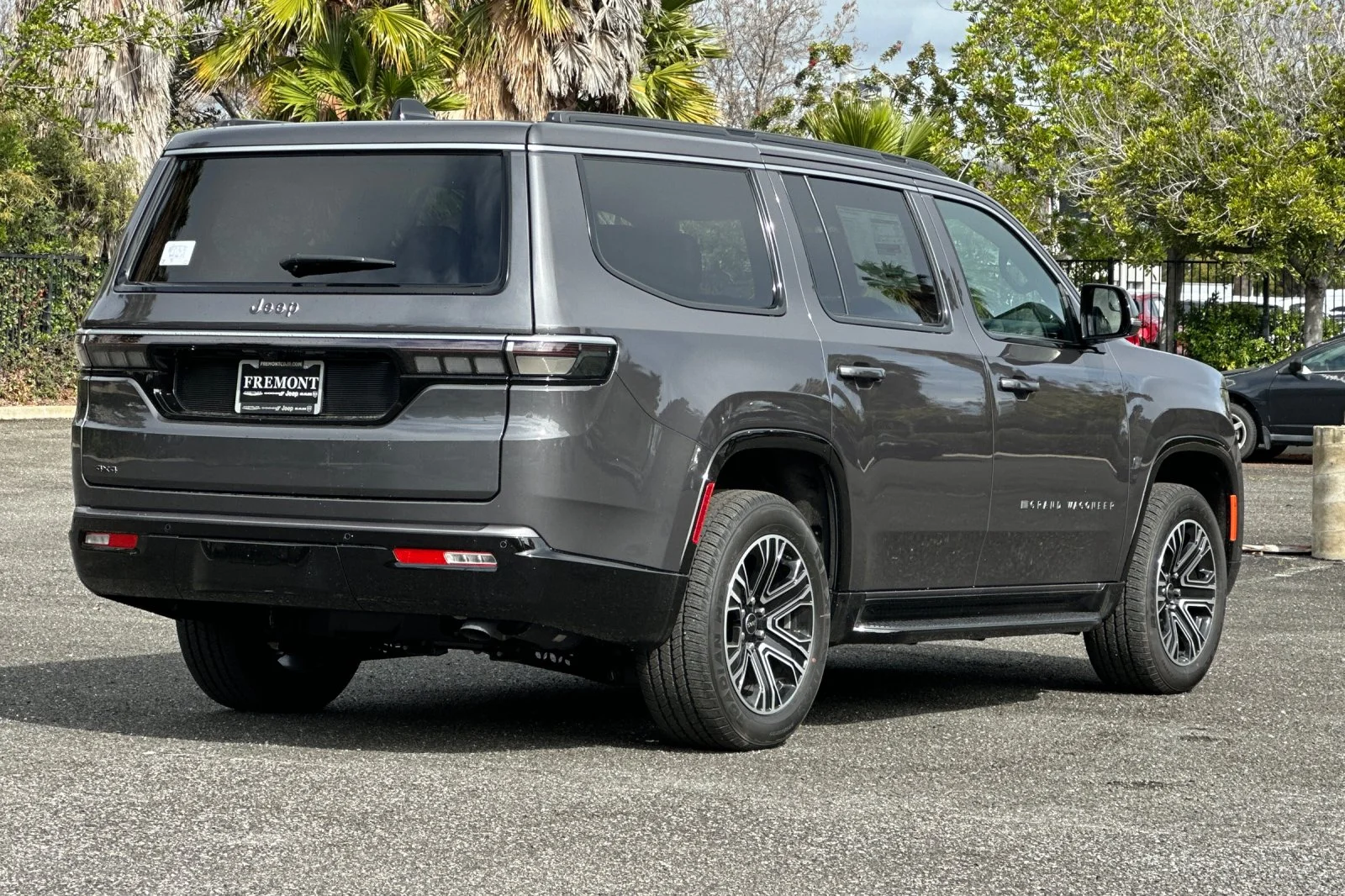 New 2026 Baltic-Gray Metallic Clear-Coat Exterior Paint Jeep  image 3