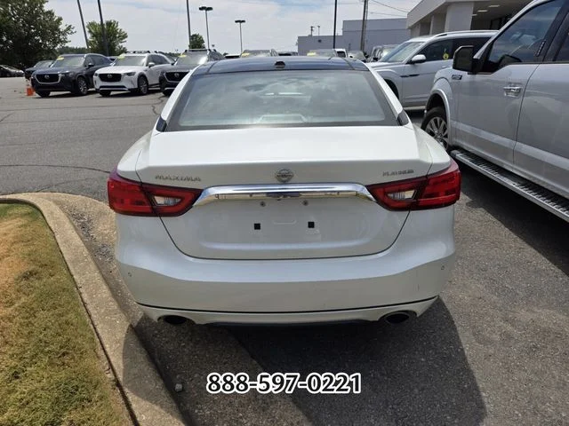 Used 2016 White Nissan Platinum image 4