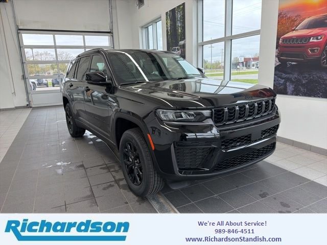New 2026 Diamond Black Crystal Pearl-Coat Exterior Paint Jeep Altitude image 1