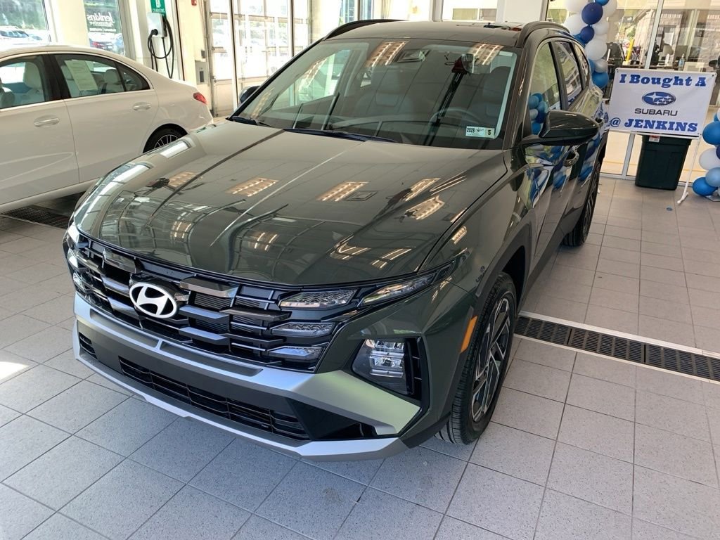 2018 Toyota RAV4 LE - Photo 18