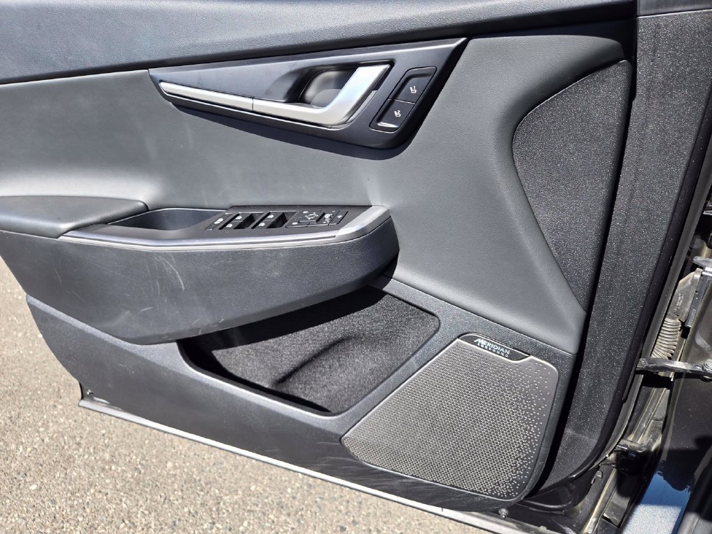 Used 2023 Gray Kia Wind image 17