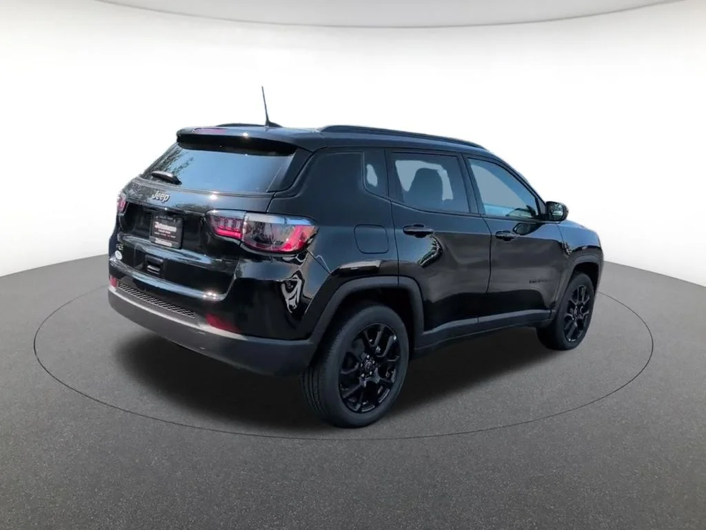 New 2026 Diamond Black Jeep Latitude image 5