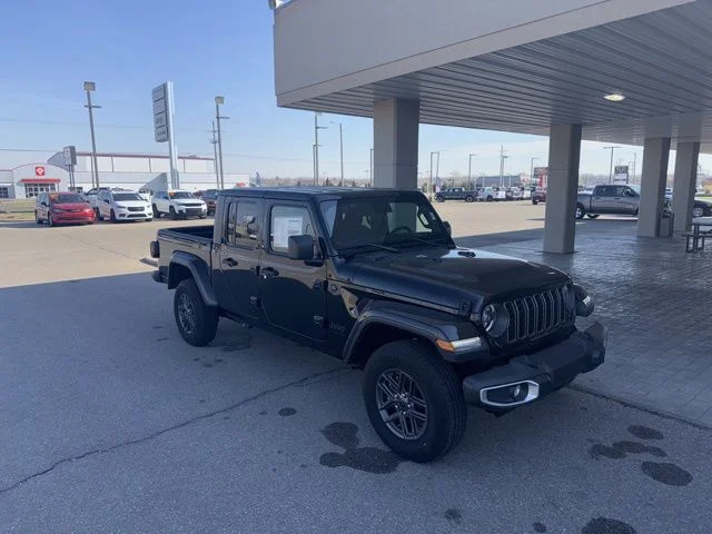 2025 Jeep Gladiator Sport S Auto's photo