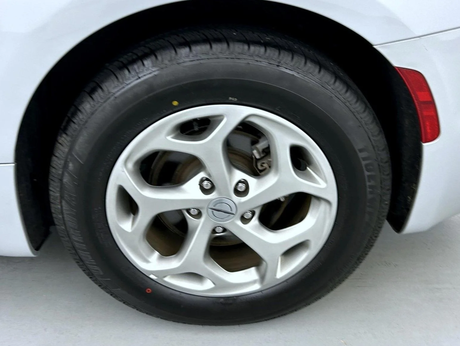 Used 2024 Silver Chrysler Limited image 22