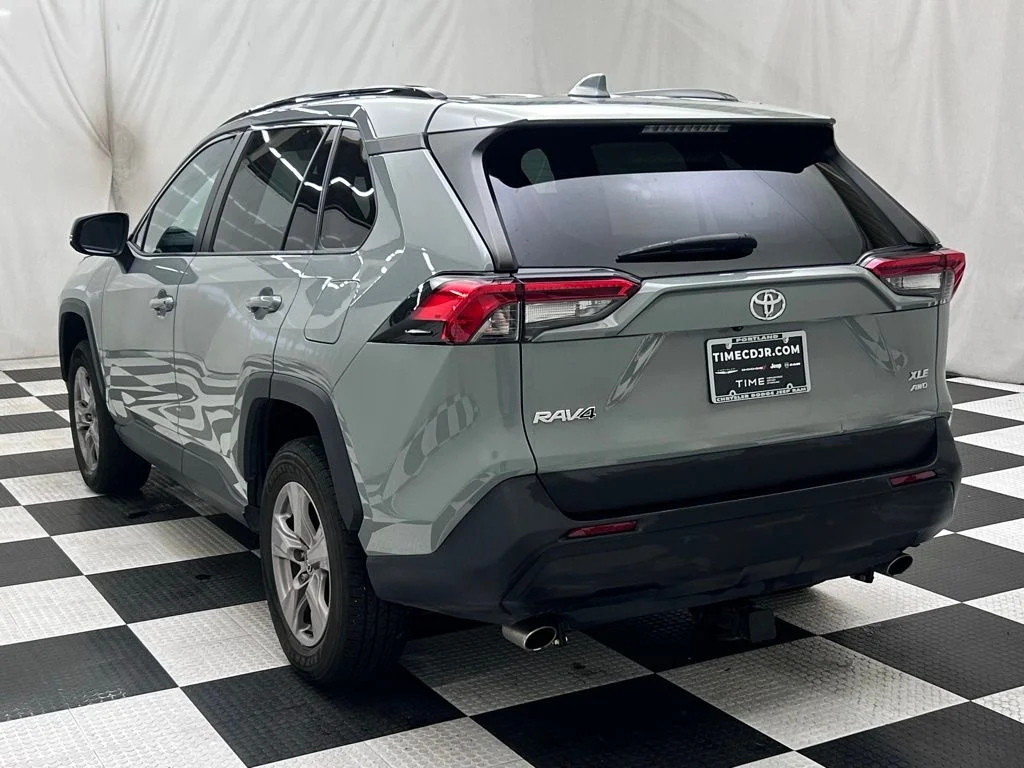 Used 2023  Toyota XLE image 5