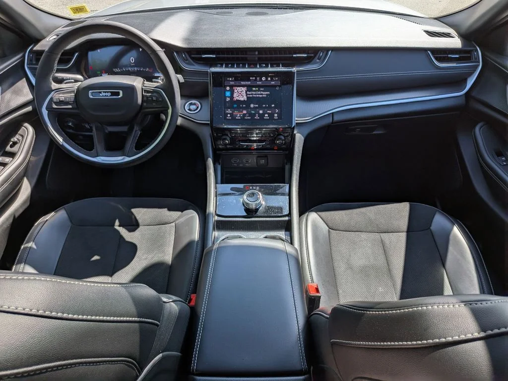 Used 2025 Silver Jeep Altitude X image 22