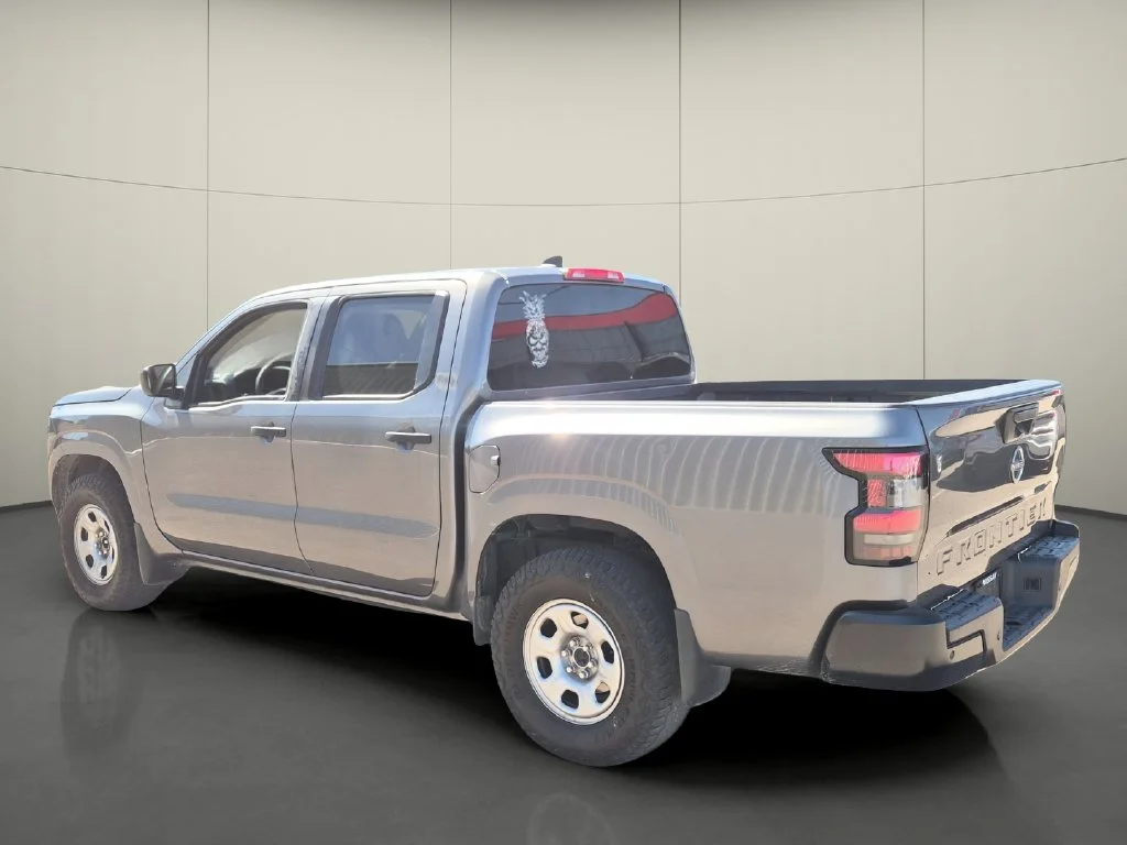 Used 2022 Gray Nissan S image 5