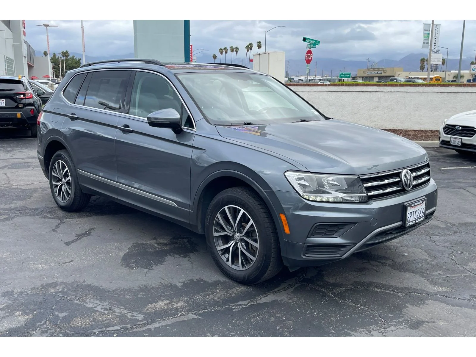 Used 2020 Platinum Gray Metallic Volkswagen SE image 8