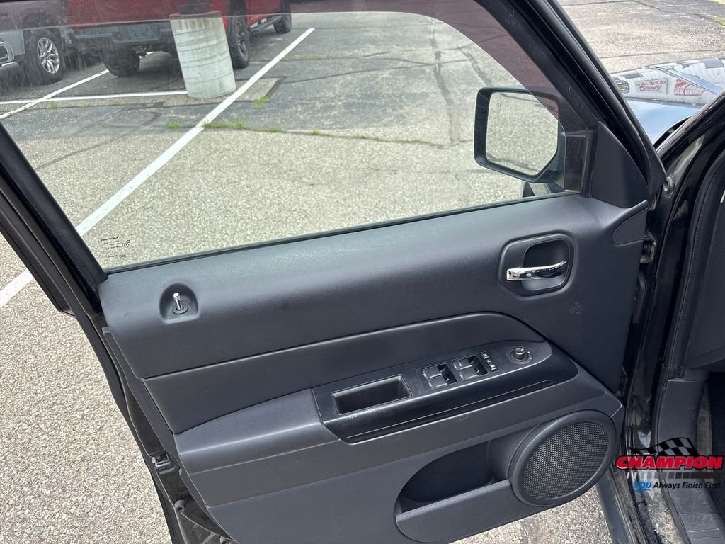 Used 2012 Black Jeep Latitude image 12