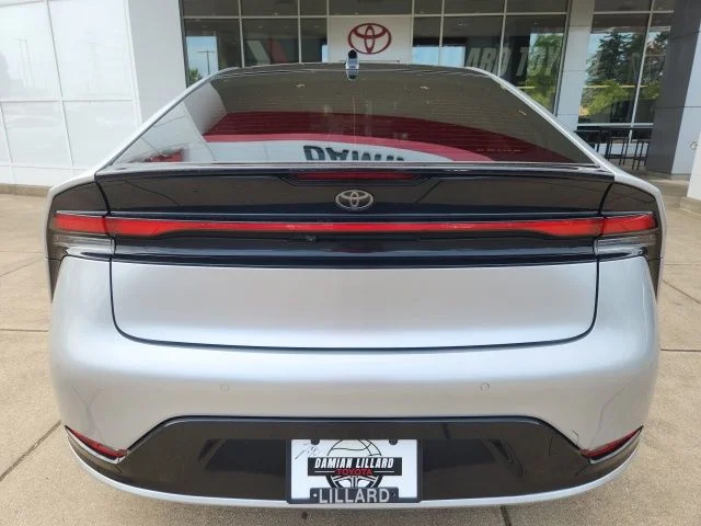 Used 2024  Toyota XLE image 11