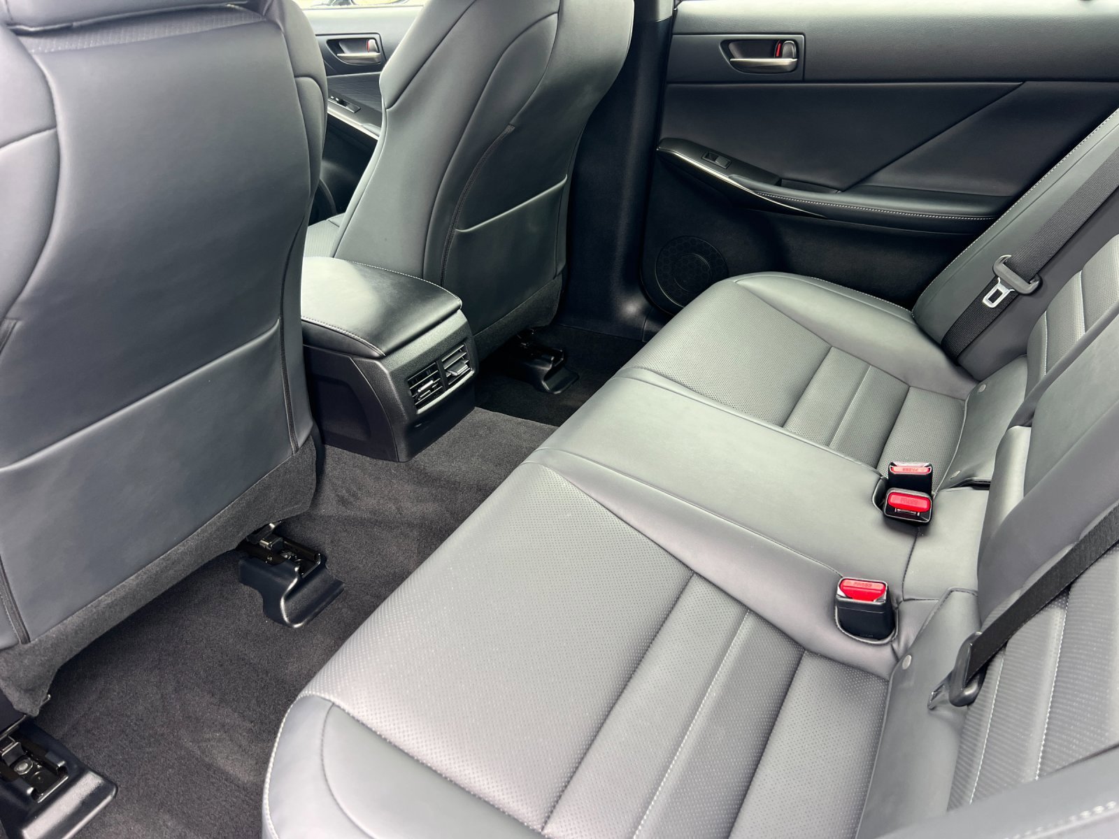 2023 Lexus IS 350 F SPORT - Photo 11